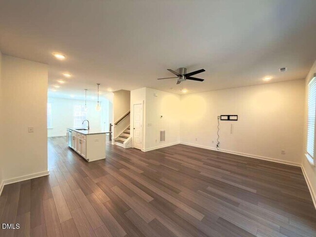 Building Photo - 1802 Stroup St