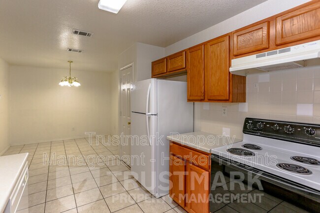 Building Photo - 4907 John David Dr