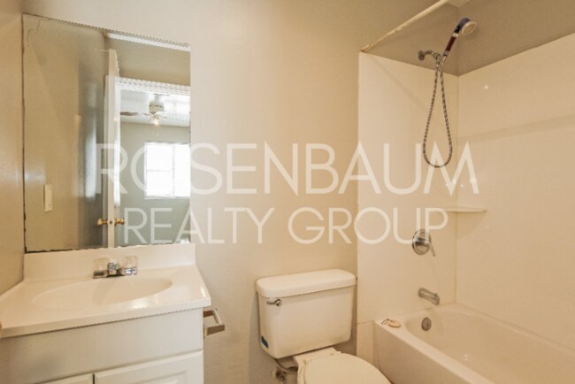 Building Photo - 918 S 1st Ave