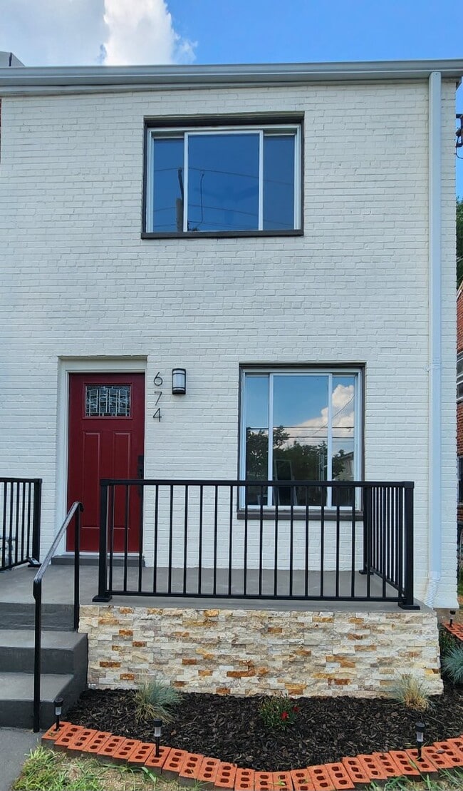 Building Photo - 674 Brandywine St SE