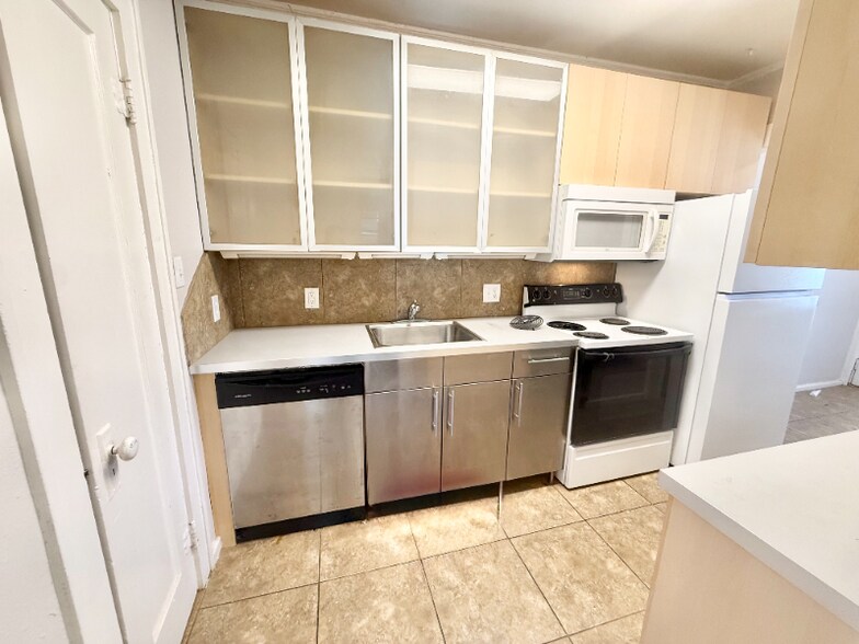 Building Photo - 520 S Fannin Ave