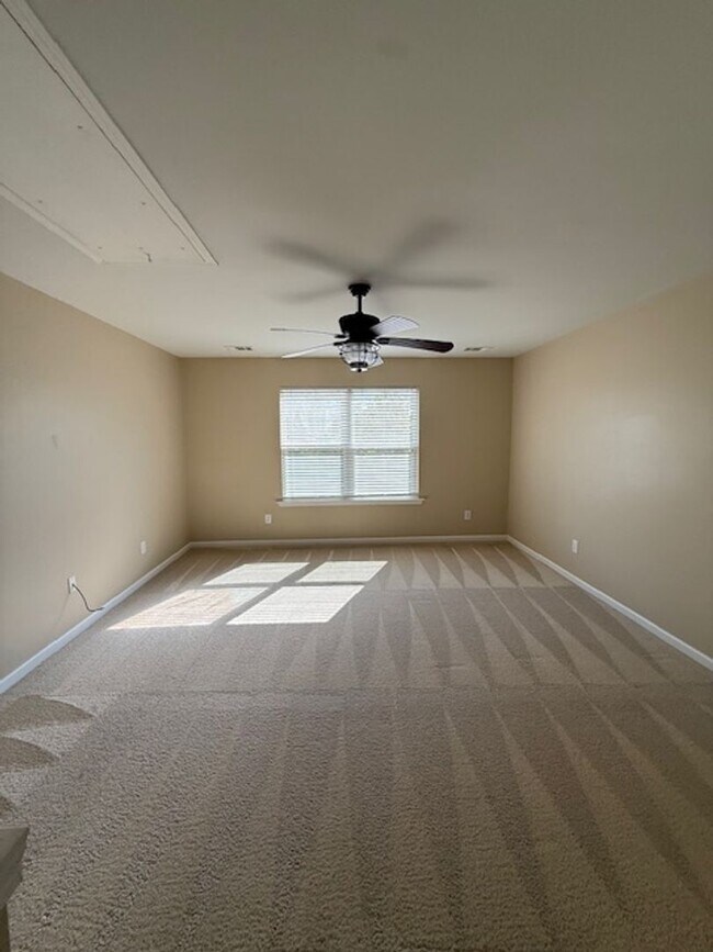 Building Photo - Beautiful 4BR Home in Shadow Moss – Available Now!