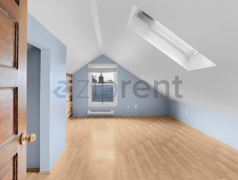 Building Photo - Unit