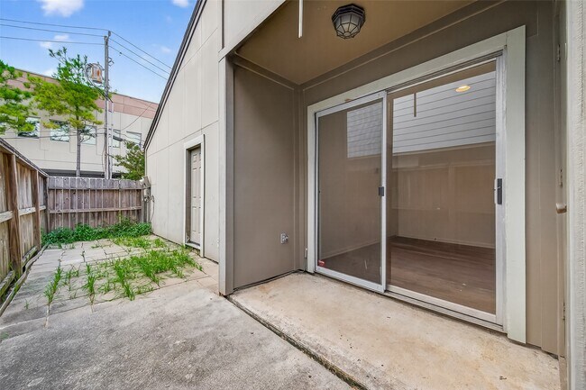 Building Photo - 4404 Basswood Ln