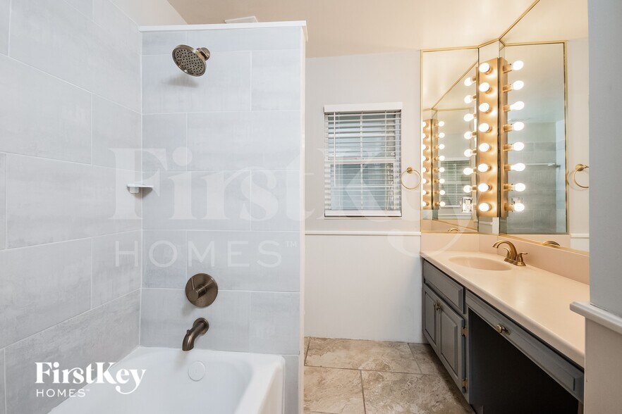 Building Photo - 815 Lake Elbert Ct