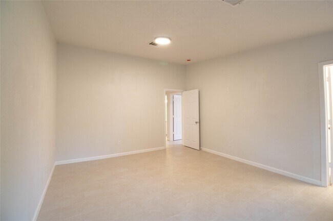 Building Photo - 13111 Campos Dr
