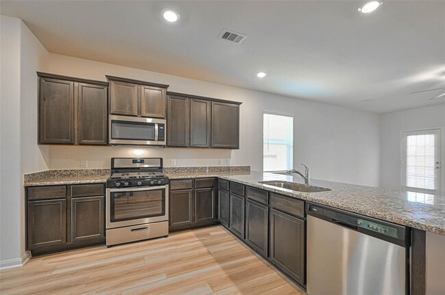 Building Photo - 553 Amberwood Pk Dr
