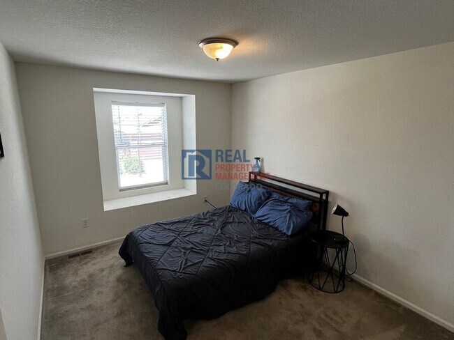 Building Photo - 3092 Cub Lake Dr