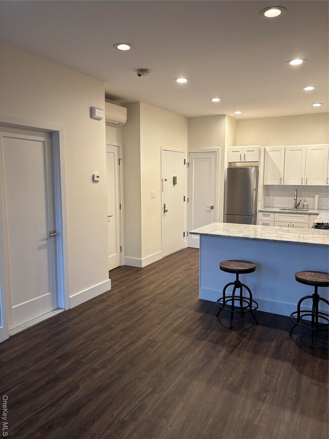 Building Photo - 134 Tulip Ave