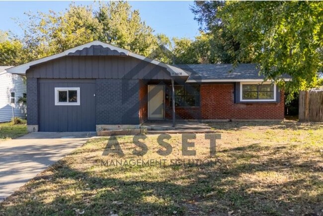 Primary Photo - Cute 4 bedroom House