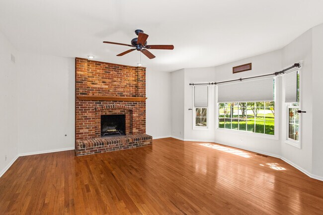 Building Photo - 4N475 S Robert Frost Cir