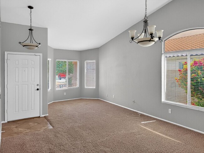 Building Photo - Beautifu;l 4Bed/2.5Bath, Private Pool Home!