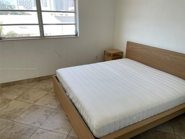 Building Photo - 1357 Collins Ave
