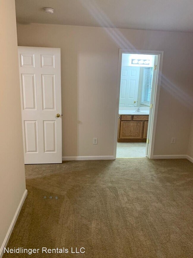 Building Photo - 3 br, 2.5 bath House - 224 Crown Court