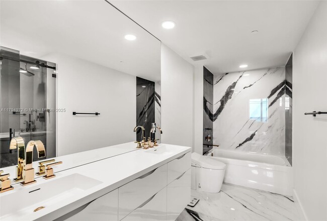 Building Photo - 951 Brickell Ave