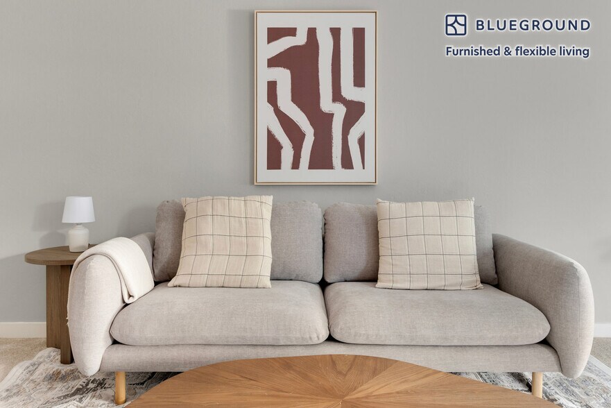 Building Photo - 2721 Midtown Ct