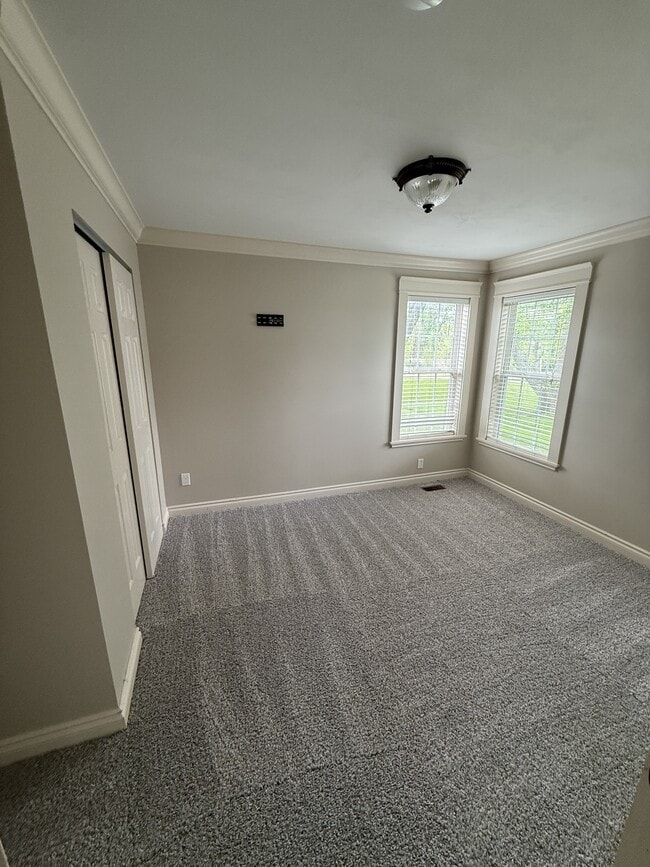 Building Photo - 306 W 2nd St N