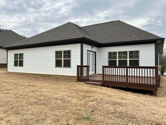 Building Photo - 9015 Seven Lakes Dr