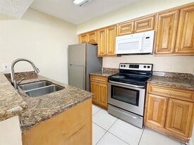 Building Photo - 1241 SW 46th Ave