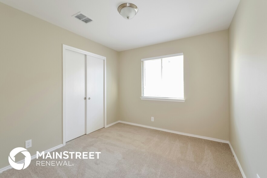 Building Photo - 8439 Chalk Hill Cove