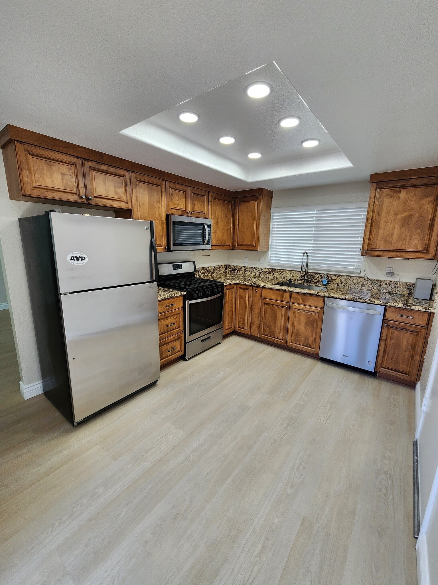 Building Photo - 14104 Hillcrest Dr