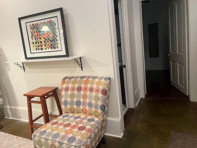 Building Photo - 832 Touro St