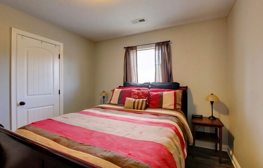 Building Photo - 1321 Allmon Dr