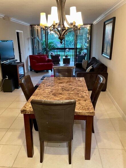 Building Photo - 8409 Forest Hills Dr