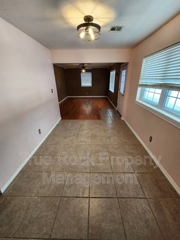 Building Photo - 729 E 22nd St