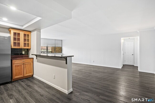 Building Photo - 143 Hoyt St