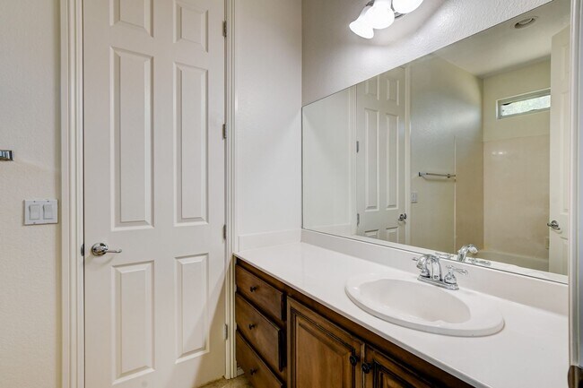 Building Photo - Single Family Home on 20k SQFT Lot in Gated Community