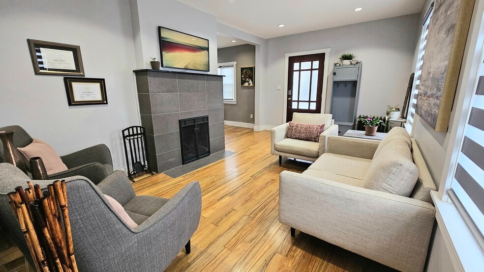 Building Photo - 55 Lakeview St