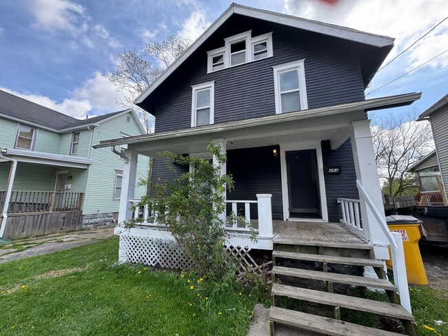 Primary Photo - 494 Louise Ave