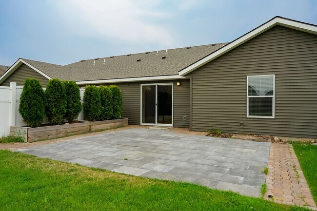 Building Photo - 2636 N Revette St