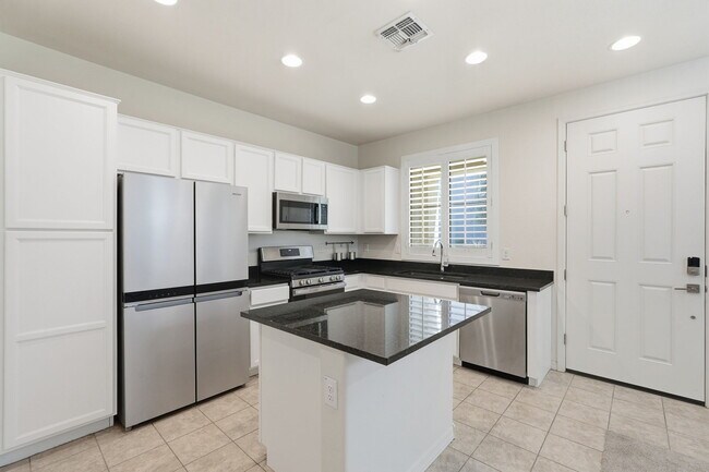 Building Photo - 1647 S 83rd Pl