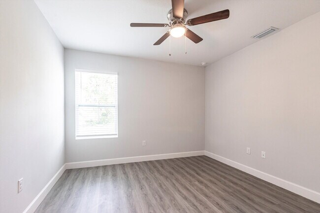 Building Photo - BRAND NEW Construction, 3 bed / 2 bath Ren...