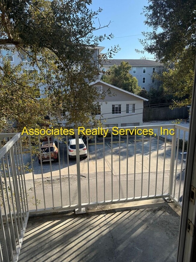 Building Photo - Lionsgate  #214