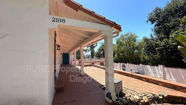 Building Photo - 2108 Alta Vista Dr