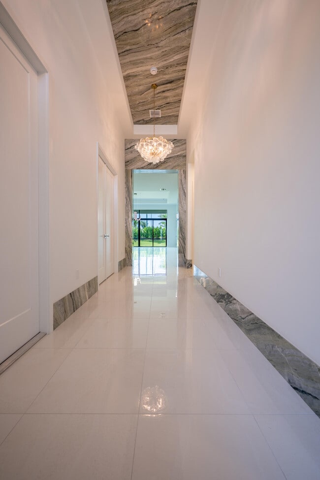 Building Photo - 9597 Regal Palm Ct