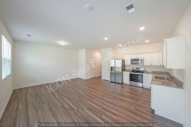 Building Photo - 3/2.5 Townhouse close to 41 and downtown