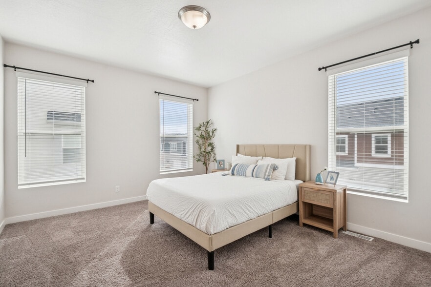 Building Photo - 11632 S Skyward Rd