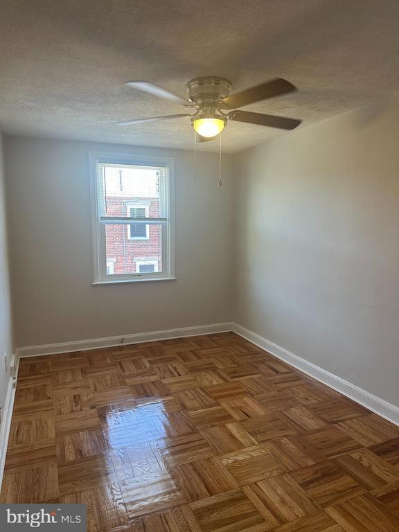 Building Photo - 2204 Lynn Blvd