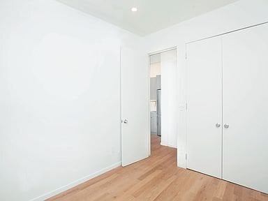 Building Photo - 410 E 153rd St