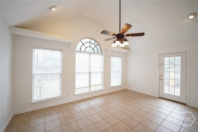 Building Photo - 108 Steven St