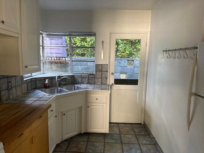 Kitchen - 710 Copeland Ct