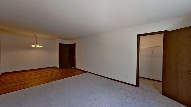 Building Photo - RENOVATED Upper 1 Bedroom 1 Bathroom Apart...