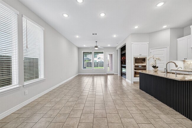Building Photo - 6602 Albany Forest Ct