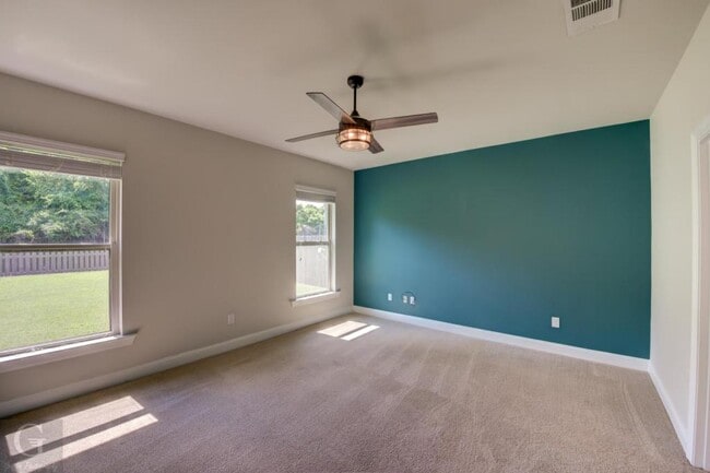 Building Photo - 650 Alder Ln