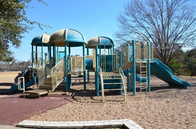 Building Photo - 16304 Kicking Bird Dr