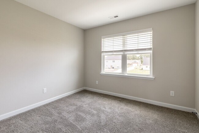 Building Photo - 300 Waylon Wy
